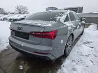 Pogled od pozadi desno