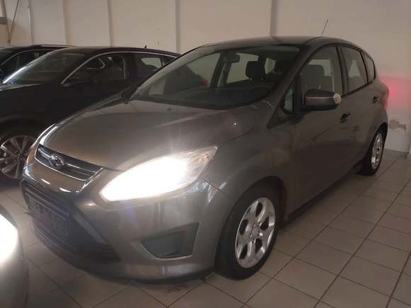 Pogled od napred levo