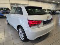 Pogled od pozadi levo