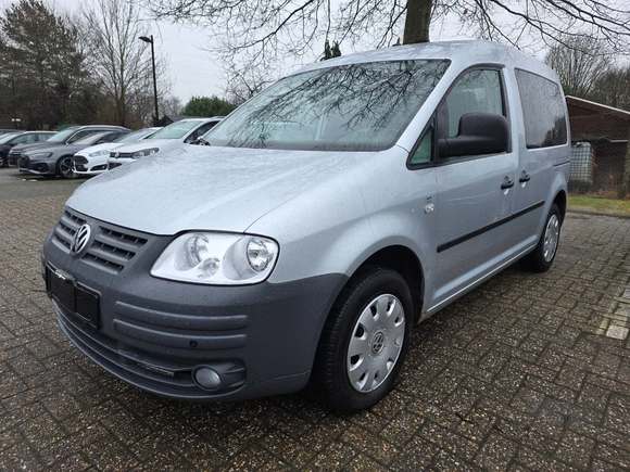 Pogled od napred levo