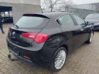 Pogled od pozadi desno