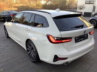 Vaade tagant vasakult