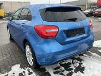 Vaade tagant vasakult