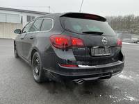 Vaade tagant vasakult