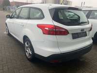 Vaade tagant vasakult