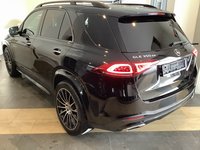 Vaade tagant vasakult