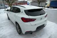 Vaade tagant vasakult