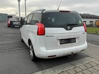 Vaade tagant vasakult