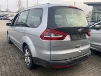 Vaade tagant vasakult