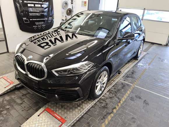 Pogled od napred levo