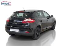 Skats no labās puses aizmugurē