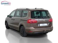 Skats no kreisās puses aizmugurē