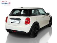 Skats no labās puses aizmugurē