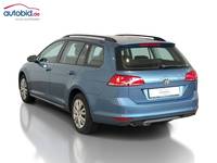 Skats no kreisās puses aizmugurē