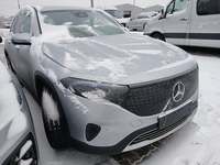 Pogled sprijeda desno