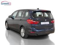 Skats no kreisās puses aizmugurē