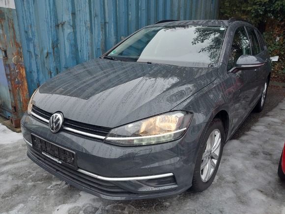 Вид спереди слева