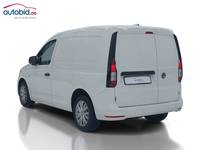 Skats no kreisās puses aizmugurē