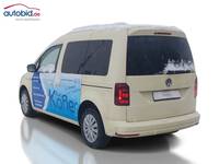 Skats no kreisās puses aizmugurē