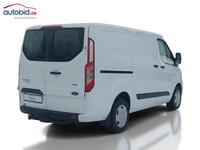 Skats no labās puses aizmugurē