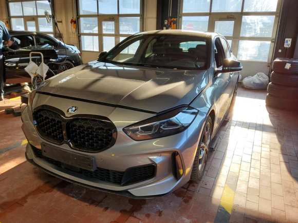 Pogled sprijeda lijevo