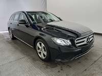 Pogled sprijeda desno