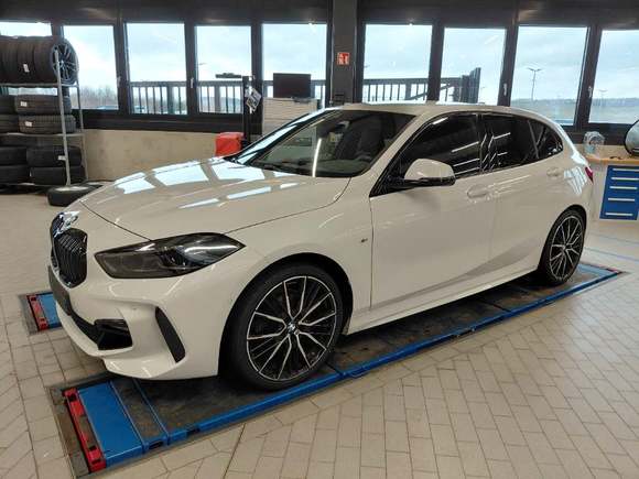 Pogled od napred levo