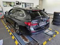 Vaade tagant vasakult