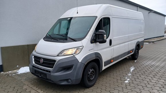 Pogled od napred levo