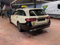 Pogled od pozadi levo