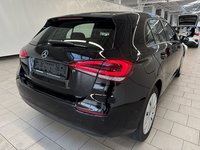 Pogled od pozadi desno