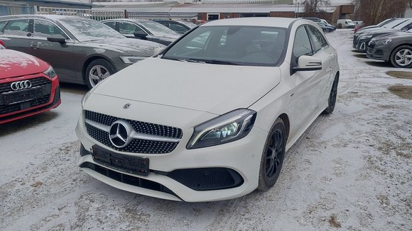 Pogled od napred levo