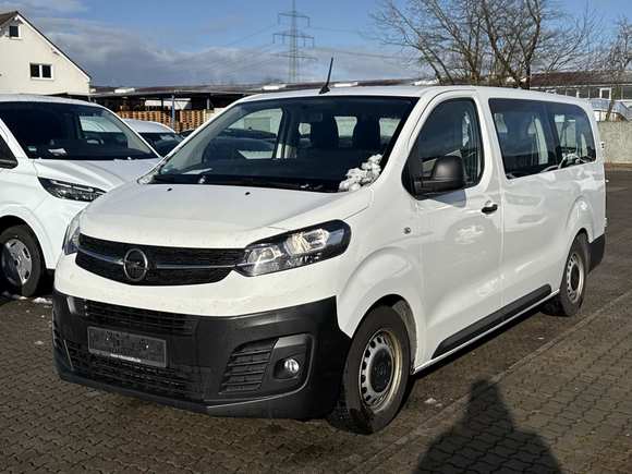 Pogled od napred levo