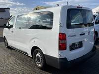 Pogled od pozadi levo