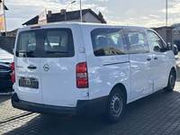 Pogled od pozadi desno