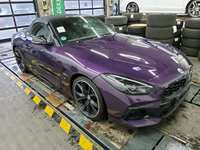 Pogled sprijeda desno