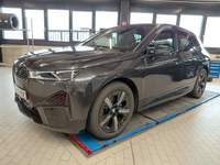 Pogled od napred levo