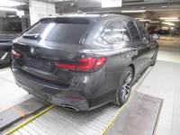 Pogled od pozadi desno