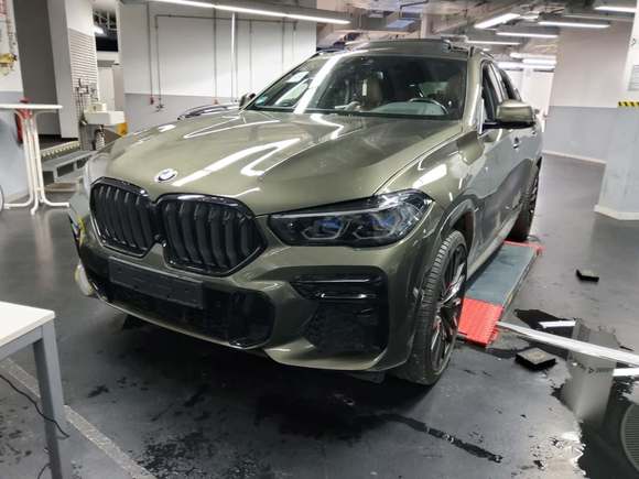 Pogled sprijeda lijevo