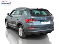 Skats no kreisās puses aizmugurē