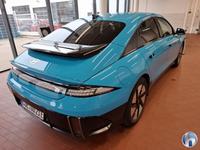 Pogled od pozadi desno