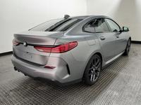 Pogled od pozadi desno