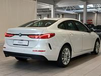 Pogled od pozadi desno