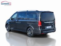 Skats no kreisās puses aizmugurē