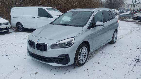 Pogled od napred levo