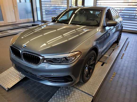 Pogled od napred levo