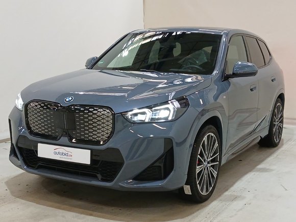 Pogled od napred levo