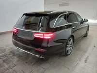 Pogled od pozadi desno