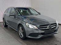 Pogled sprijeda desno