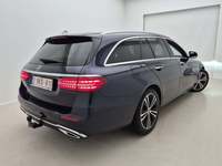 Pogled od pozadi desno